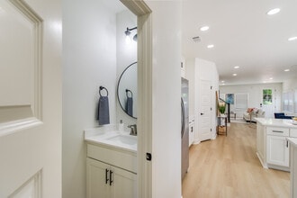 Henderson Townhomes in Stillwater, OK - Foto de edificio - Building Photo