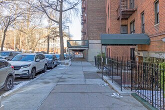 2866 Marion Ave in Bronx, NY - Foto de edificio - Building Photo