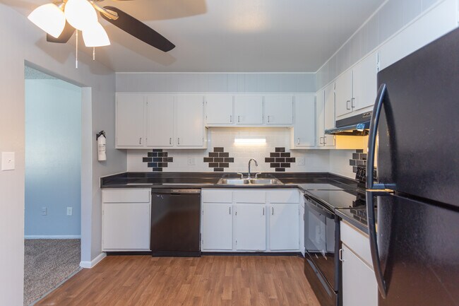 Twin Fountain Apartments in Denver, CO - Foto de edificio - Interior Photo