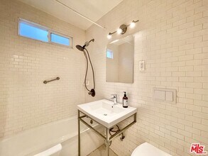 6853 1/2 W Alta Loma Terrace in Los Angeles, CA - Building Photo - Building Photo