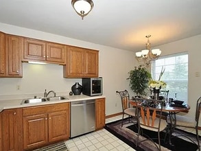 W264N2044 Deer Haven Ct in Pewaukee, WI - Building Photo - Building Photo