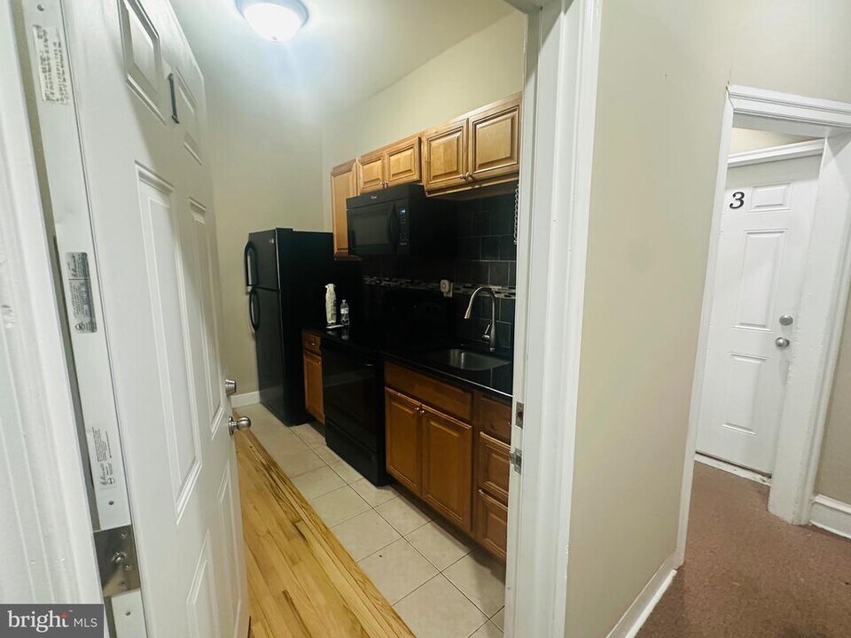 4911 Catharine St in Philadelphia, PA - Building Photo
