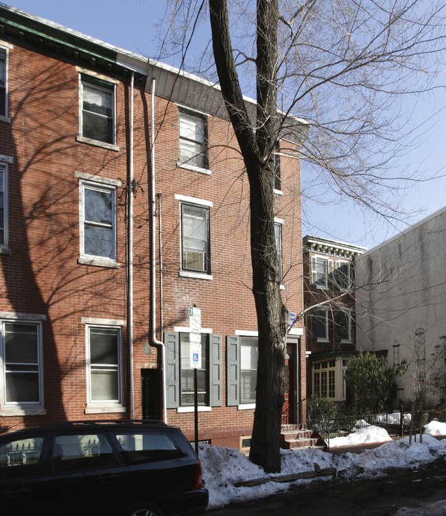 2121 Mt Vernon St in Philadelphia, PA - Building Photo - Building Photo