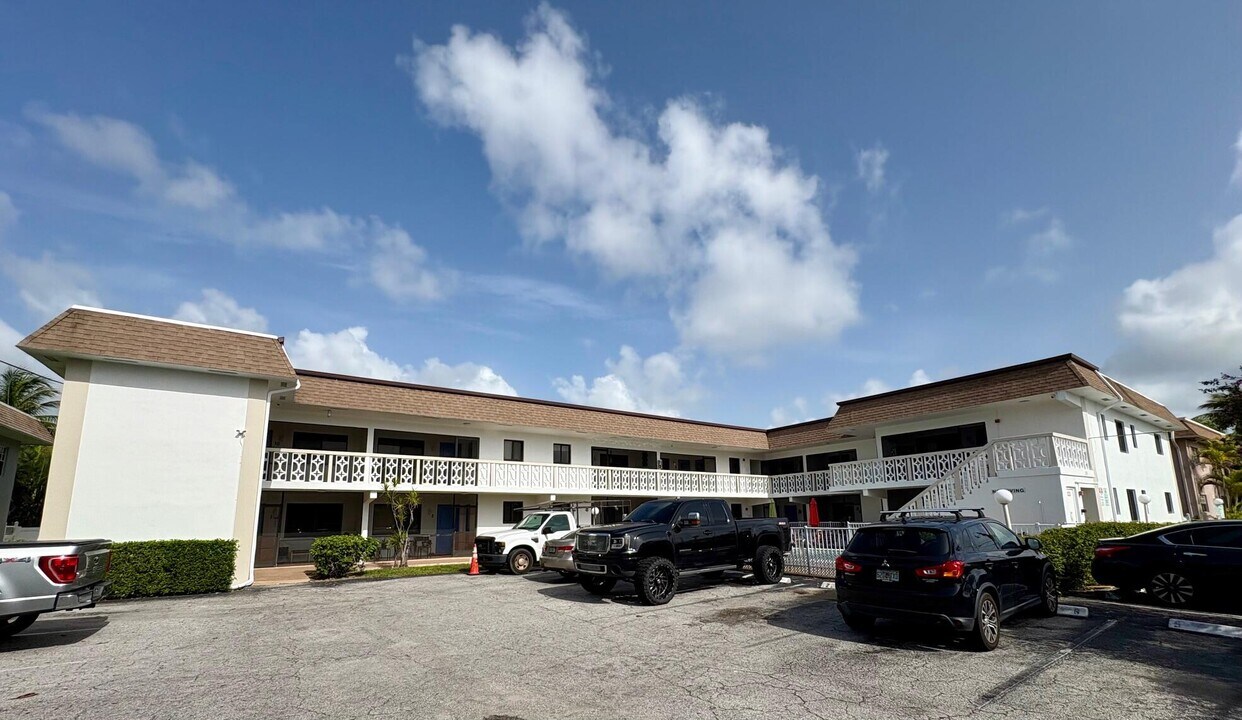 305 SE 9th Ave in Pompano Beach, FL - Building Photo