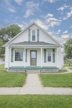 106 W Pine St in Cedar Bluffs, NE - Foto de edificio - Building Photo