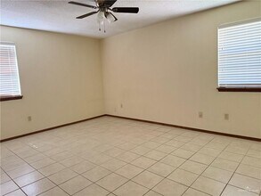 715 Daffodil Ave in McAllen, TX - Foto de edificio - Building Photo