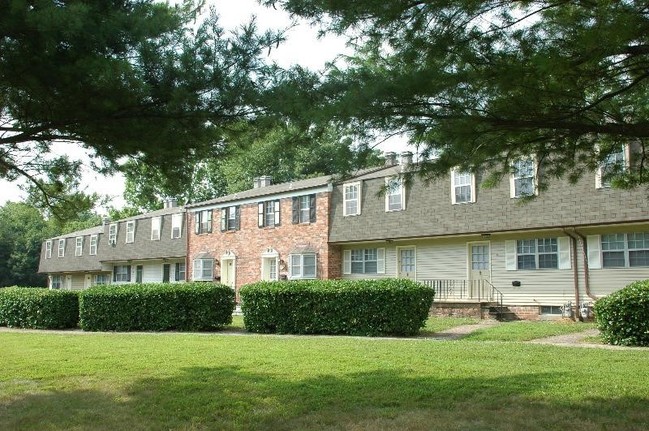 Walden Circle Townhouses photo'