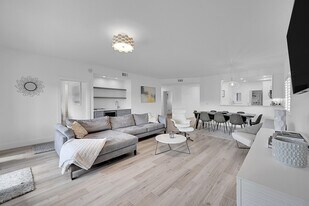 210 Captains Walk in Delray Beach, FL - Building Photo
