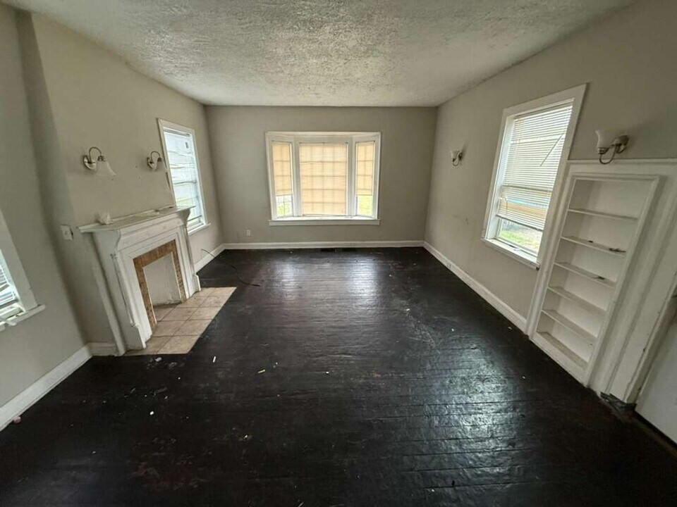 14117 Cranwood Dr in Garfield Heights, OH - Building Photo