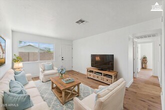 2739 E Tamarisk Ave in Phoenix, AZ - Building Photo - Building Photo