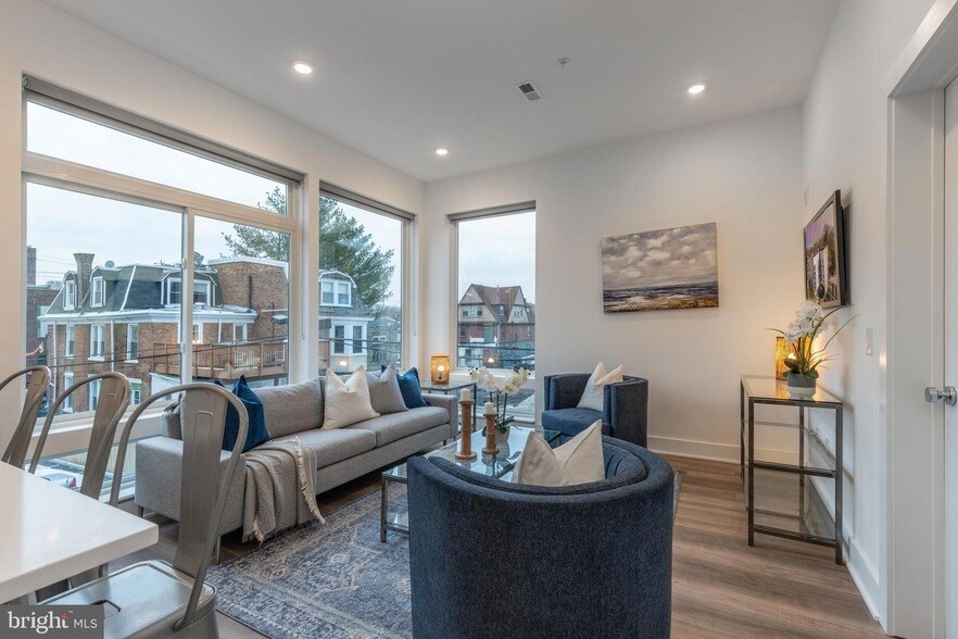 5545 Pulaski Ave, Unit 208 in Philadelphia, PA - Building Photo