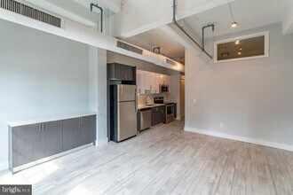 408 S 13th St in Philadelphia, PA - Building Photo - Building Photo
