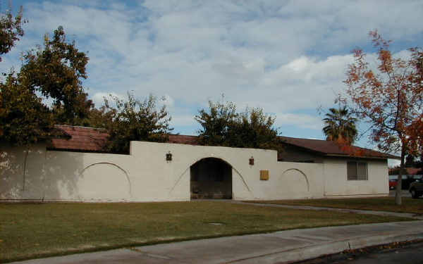 581 Tulane Way in Turlock, CA - Foto de edificio - Building Photo