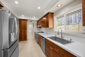 1017 La Senda Dr in Fullerton, CA - Foto de edificio - Building Photo