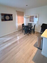 622 S Barrington Ave, Unit 103 in Los Angeles, CA - Foto de edificio - Building Photo