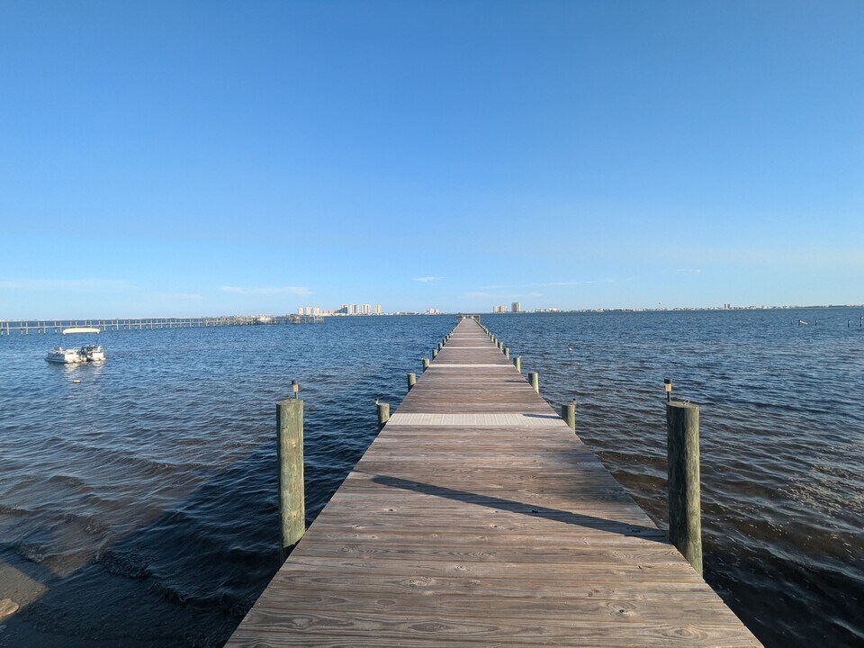 8253 Navarre Pky, Unit D104 in Gulf Breeze, FL - Foto de edificio