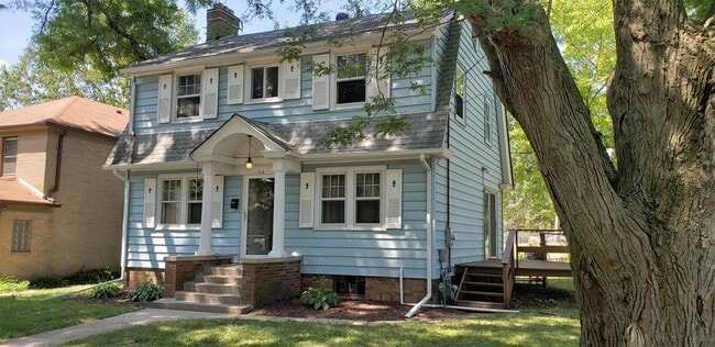 property at 914 N Chicago Ave