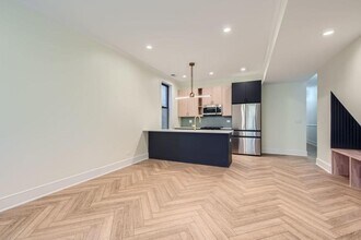 2043 N Humboldt Blvd in Chicago, IL - Building Photo - Building Photo