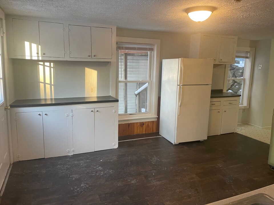 473 Grove St in Woonsocket, RI - Building Photo