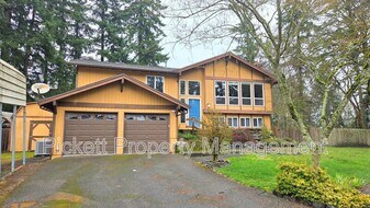 3712 NW Highland Ct in Silverdale, WA - Building Photo