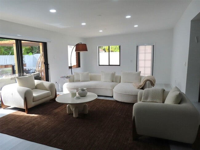 260 187th St in Sunny Isles Beach, FL - Building Photo - Building Photo