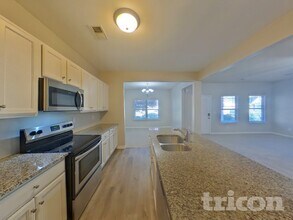 207 Stillwood Dr in Newnan, GA - Building Photo - Building Photo