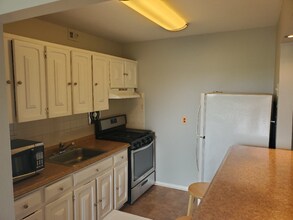 8002 Le Havre Pl-Unit -16 in Falls Church, VA - Building Photo - Building Photo