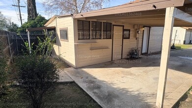 1625 Camino Sierra in Bakersfield, CA - Building Photo - Building Photo