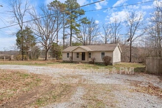 1011 E Pruett Rd in Dickson, TN - Building Photo - Building Photo