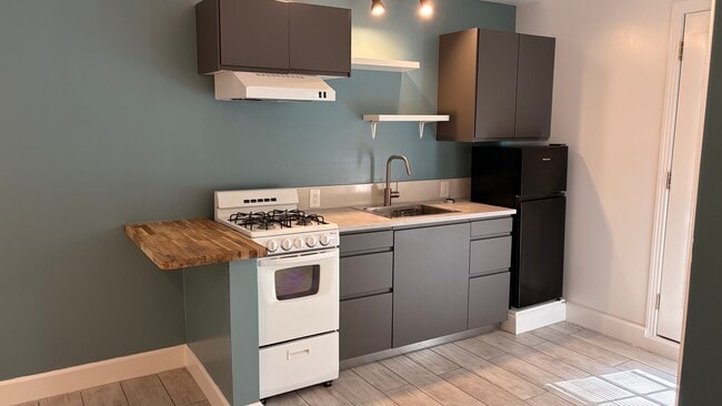 property at 3823 Broadlawn Dr