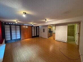 13426 Greenwood Ave N, Unit Greenwood studio in Seattle, WA - Building Photo - Building Photo