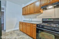 411 Edgewood St photo'