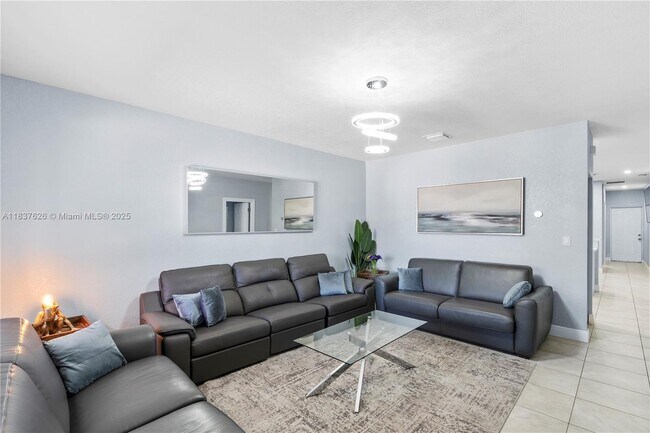 817-819 NW 1st Ave in Fort Lauderdale, FL - Building Photo - Building Photo