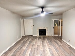 10661 Braes Bend Dr in Houston, TX - Building Photo - Building Photo