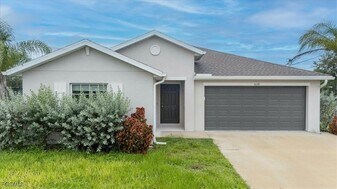 4138 E Gator Cir in Cape Coral, FL - Building Photo