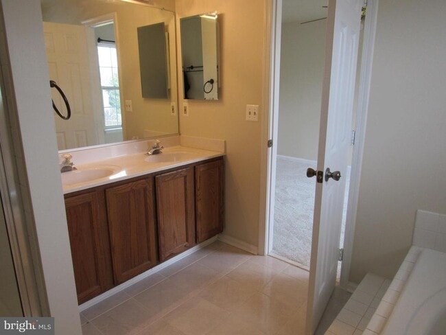 13252 Golders Green Pl in Linton Hall, VA - Building Photo - Building Photo