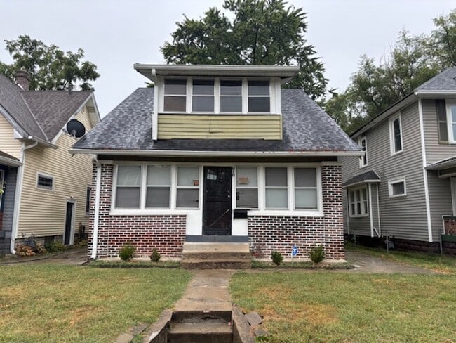 property at 818 N Oakland Ave
