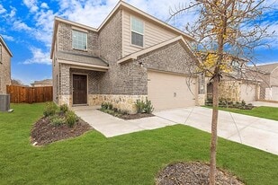 345 Huntley St in Van Alstyne, TX - Building Photo