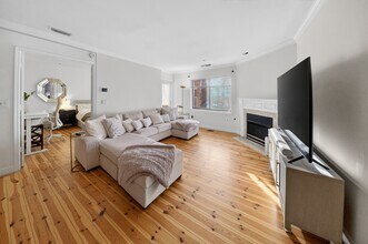 1050 N Stuart St in Arlington, VA - Building Photo - Building Photo