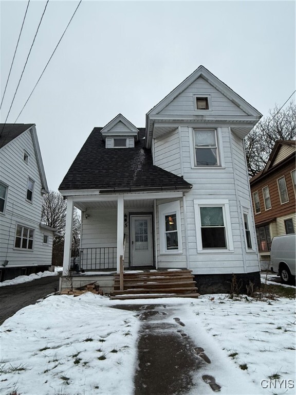 property at 945 Oak St