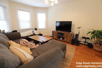 23 Claymoss Rd, Unit 1 in Boston, MA - Foto de edificio - Building Photo