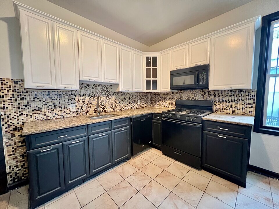 25 Aldine St in Newark, NJ - Building Photo
