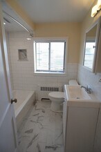 425 Newport Ave in Quincy, MA - Building Photo - Building Photo