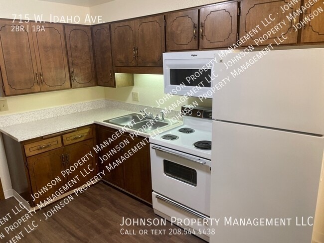 715 W Idaho Ave in Meridian, ID - Foto de edificio - Building Photo