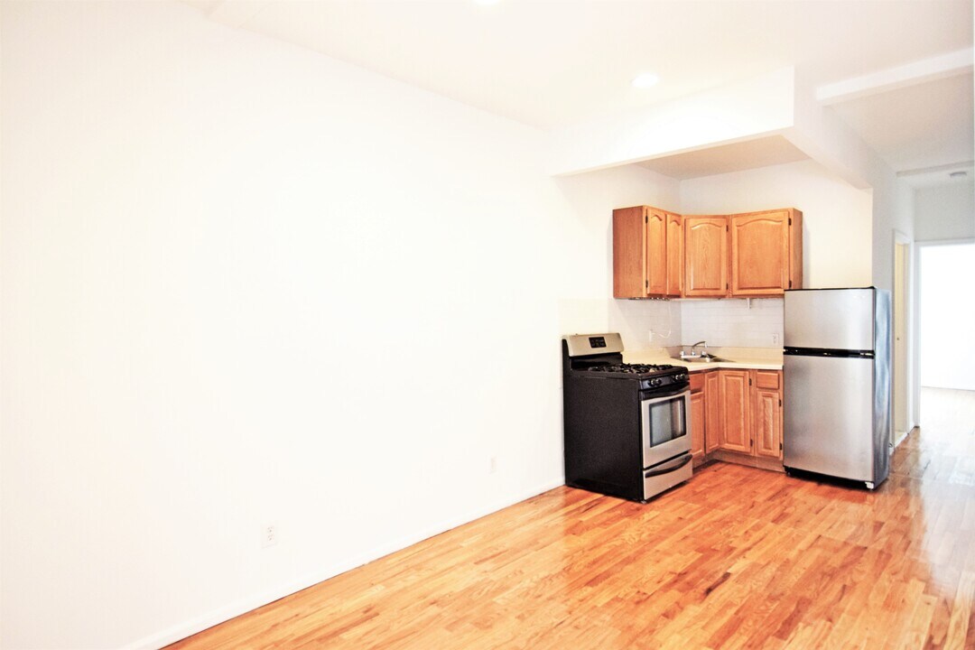 94 Diamond St in Brooklyn, NY - Building Photo