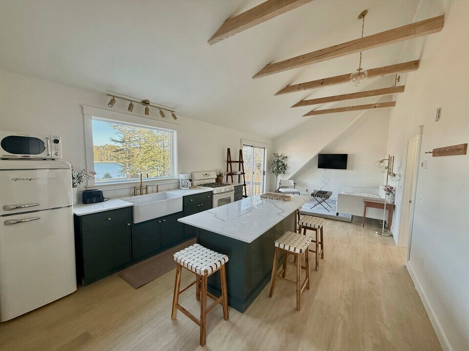 243 Basin Point Rd in Harpswell, ME - Building Photo