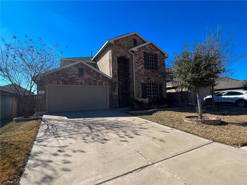 326 Briar Park Dr in Georgetown, TX - Foto de edificio