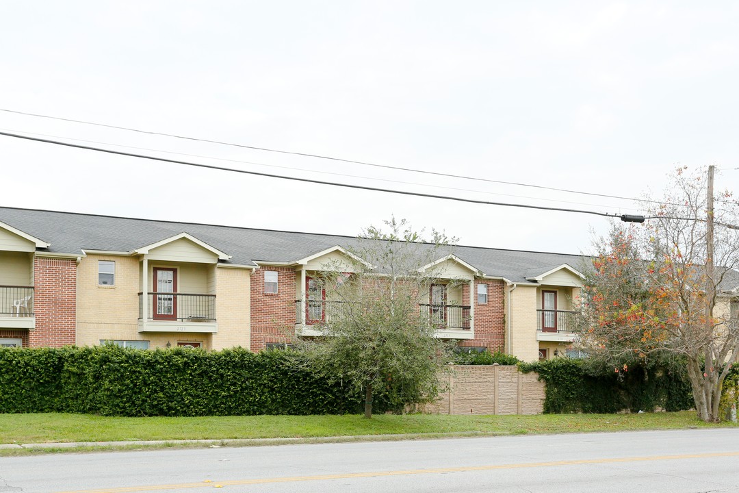 Shaver Landing in Pasadena, TX - Building Photo