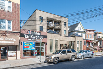 5536 69th Pl in Maspeth, NY - Foto de edificio - Building Photo