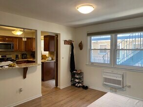 6587 N Northwest Hwy in Chicago, IL - Building Photo - Building Photo